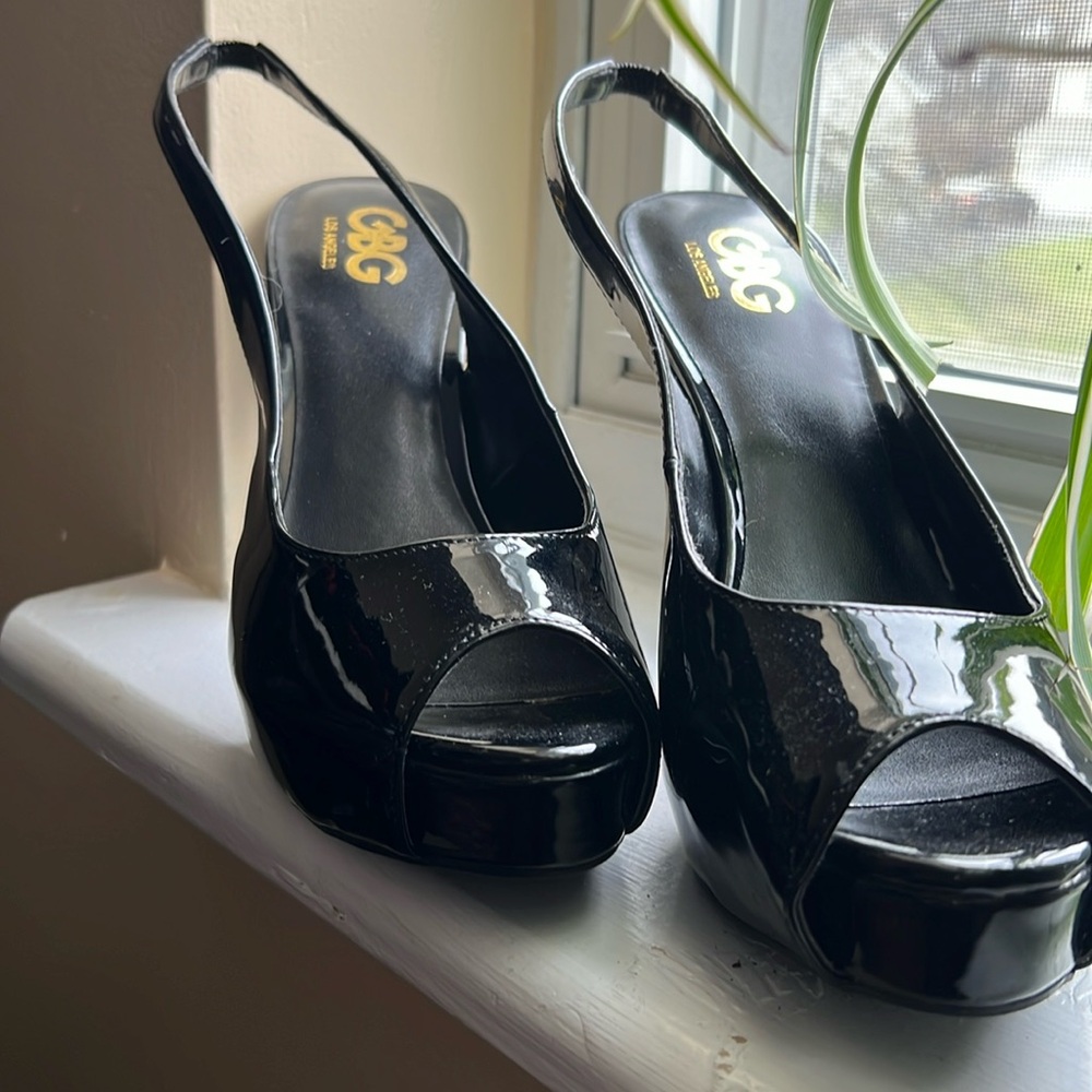 Open toe strapped heels
